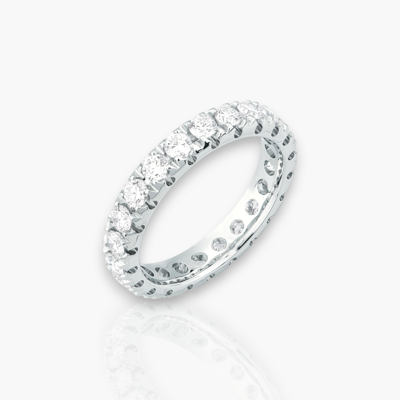 18kt Weißgold Memoire Ring (Diamantgrößen: 0.41ct - 1.64ct)