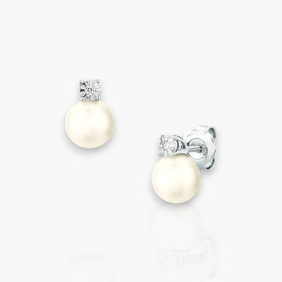 1.26ct Freshwater Pearl Earrings with Diamonds