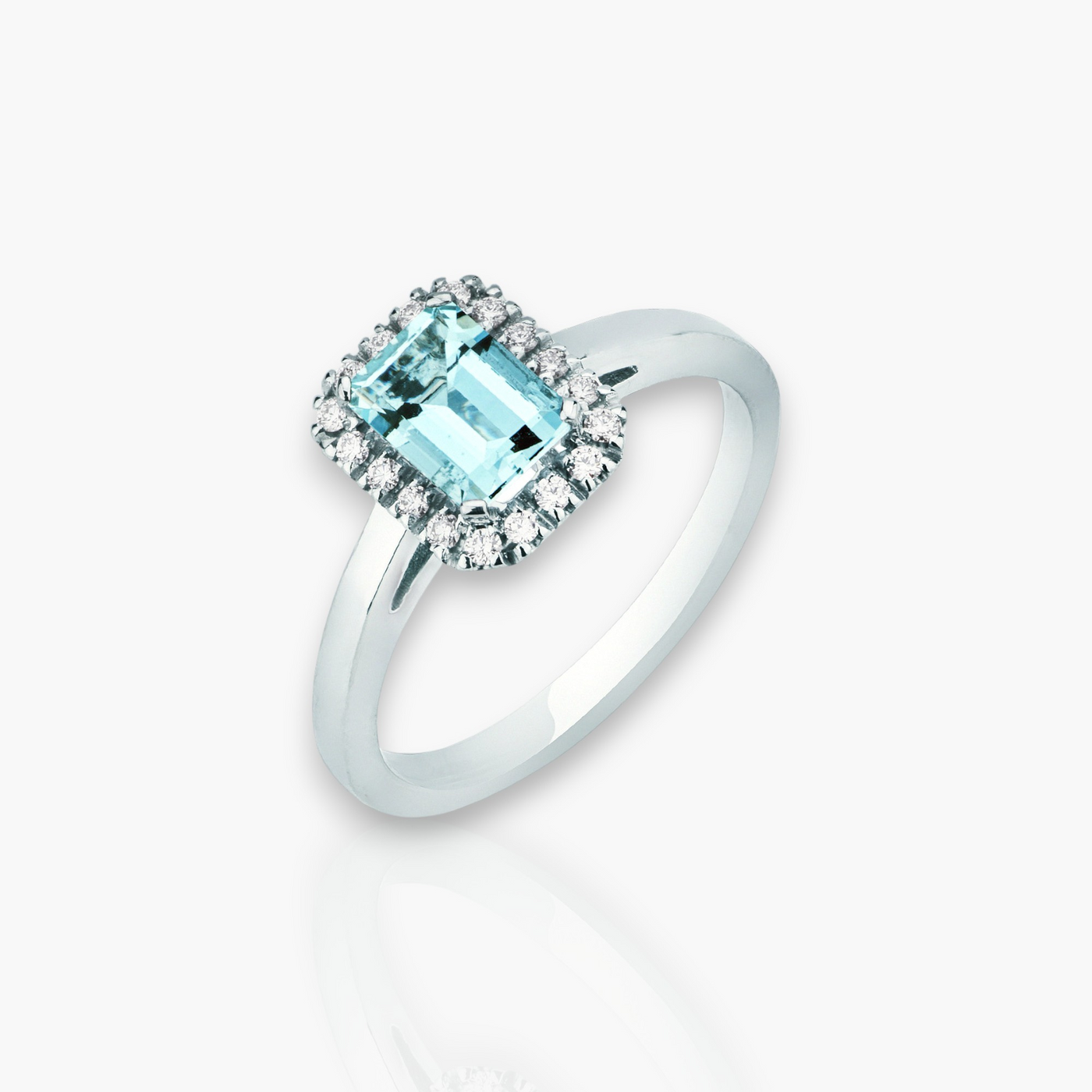 0.80ct Aquamarine Ring im Emeraldschliff