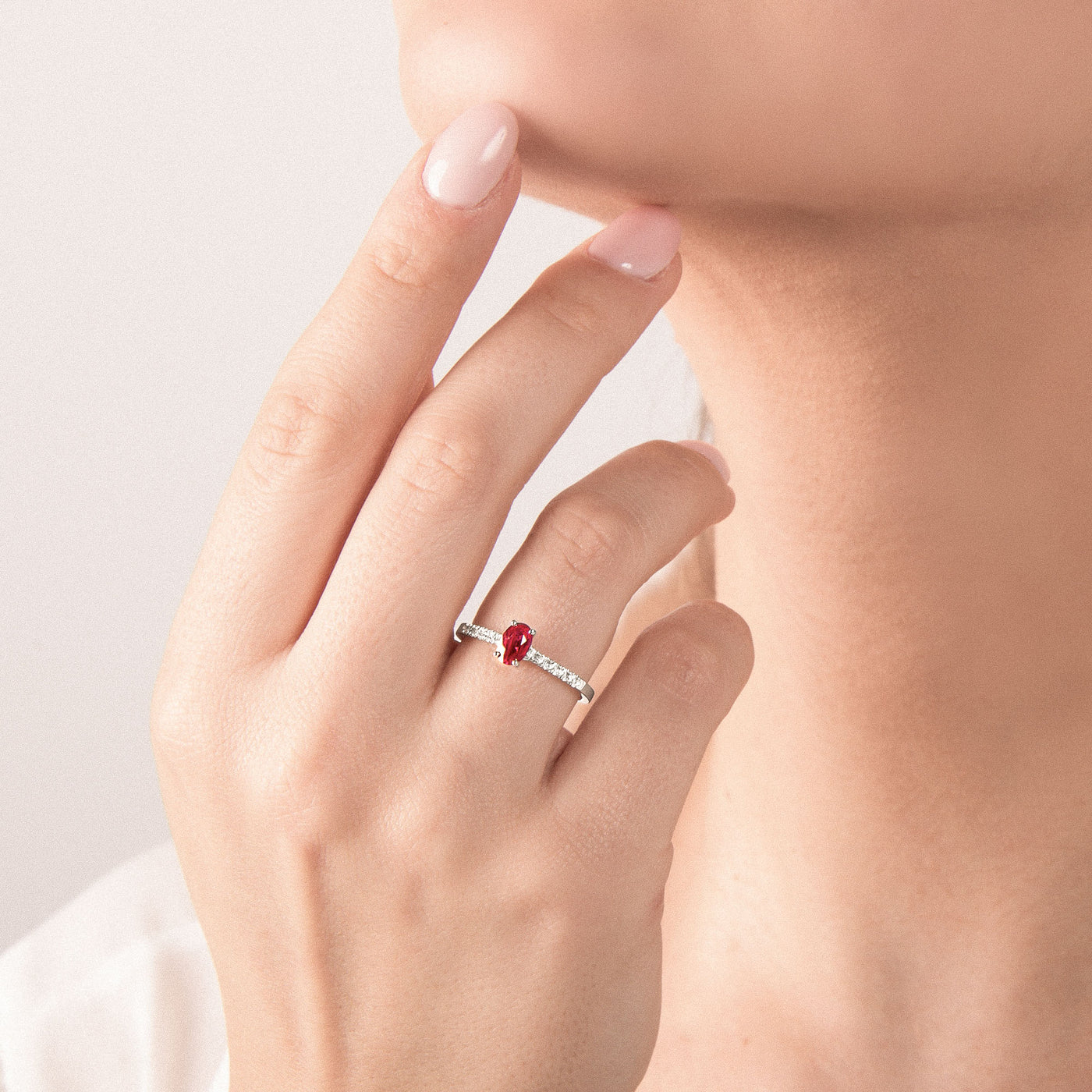 0.53ct Rubin Ring mit Diamanten