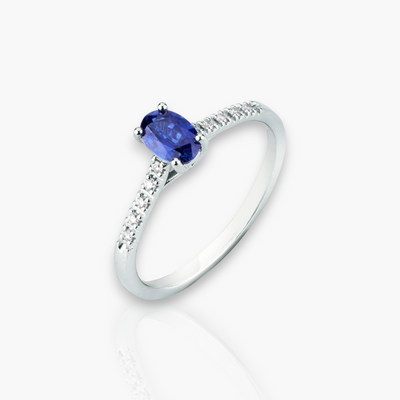 0.61ct Saphir Ring mit Diamanten