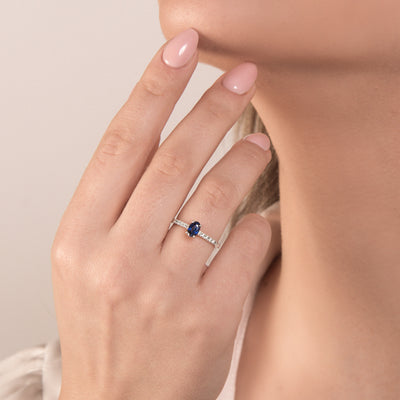 0.61ct Saphir Ring mit Diamanten