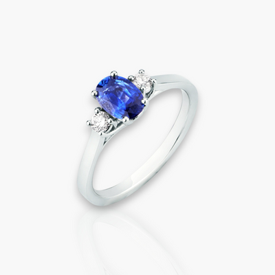 0.91ct Saphir Ring mit Diamanten