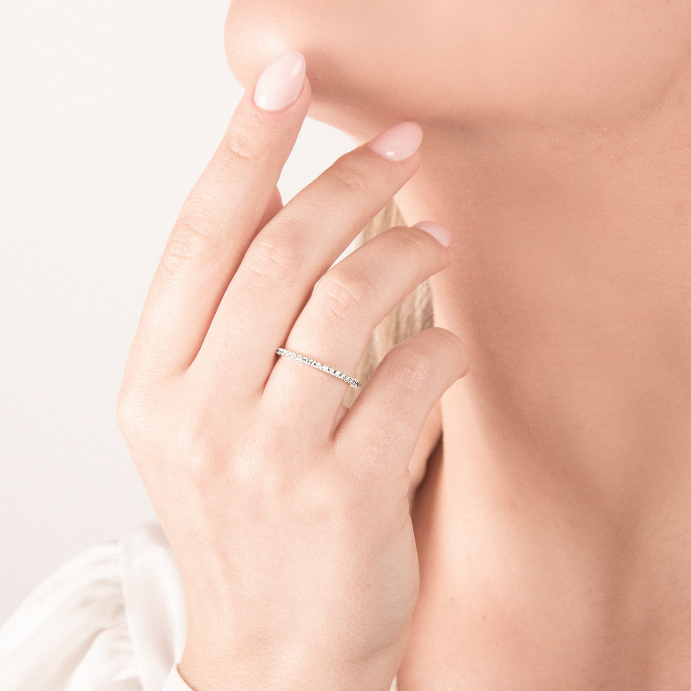 18kt Weißgold Memoire Ring (Diamantengrößen: 0.28ct - 1.68ct)