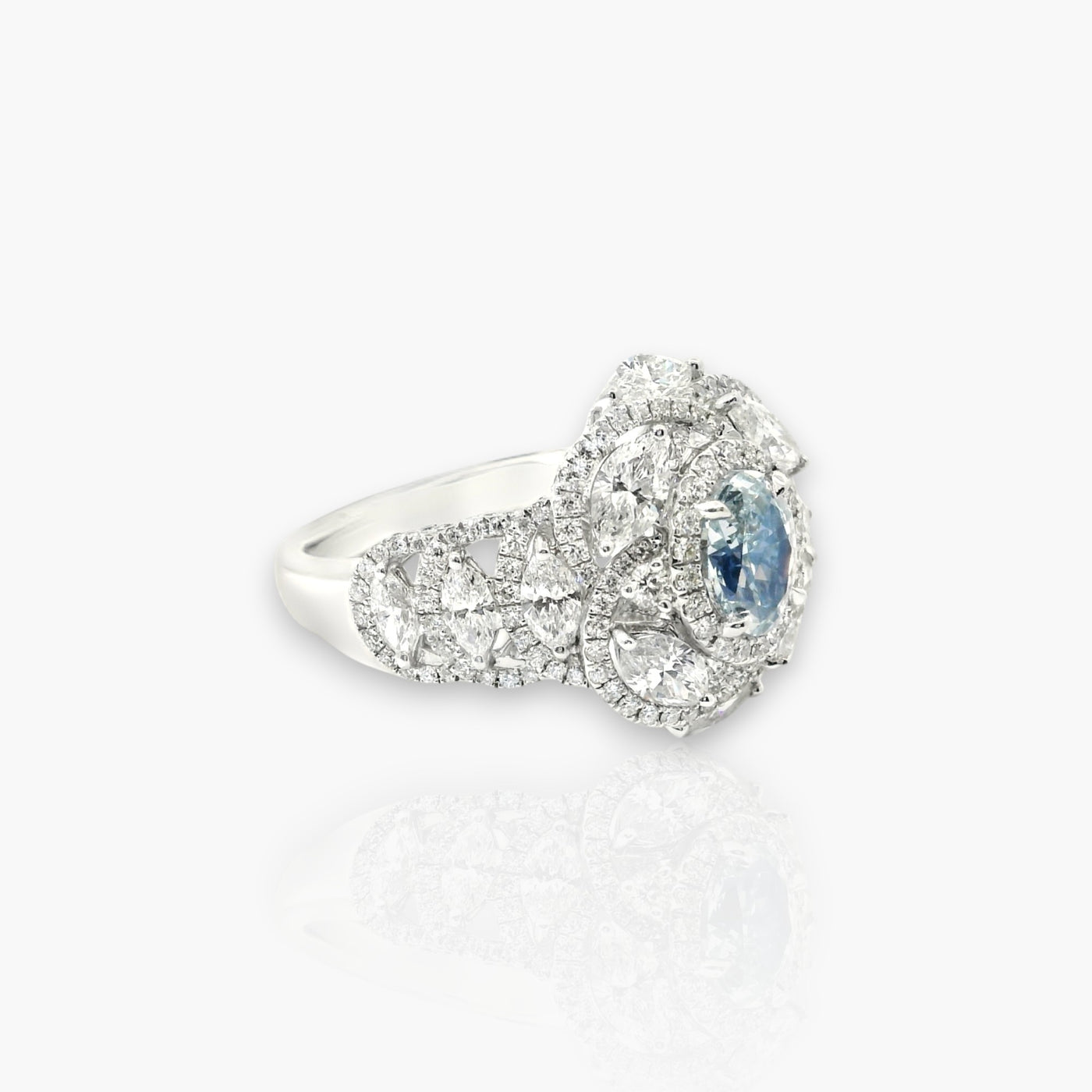 18kt Goldring mit fancy blauem Diamanten