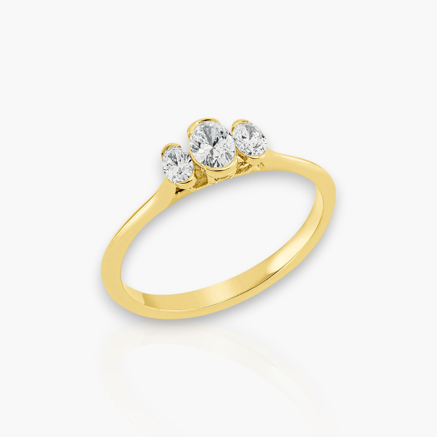 18kt Yellow Gold Ring with 3 Oval-shaped Diamonds