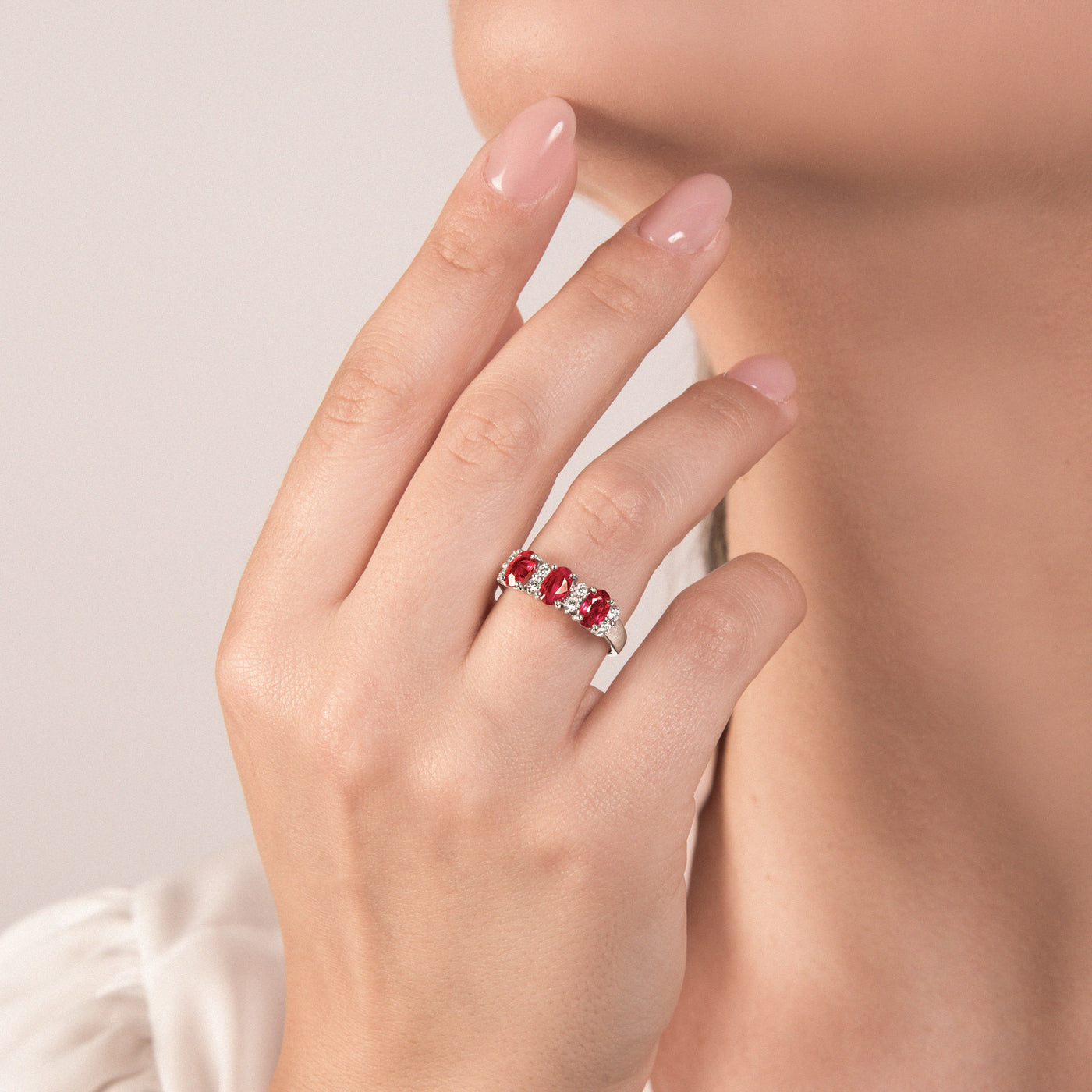 18kt white gold ring 3 rubies and diamonds