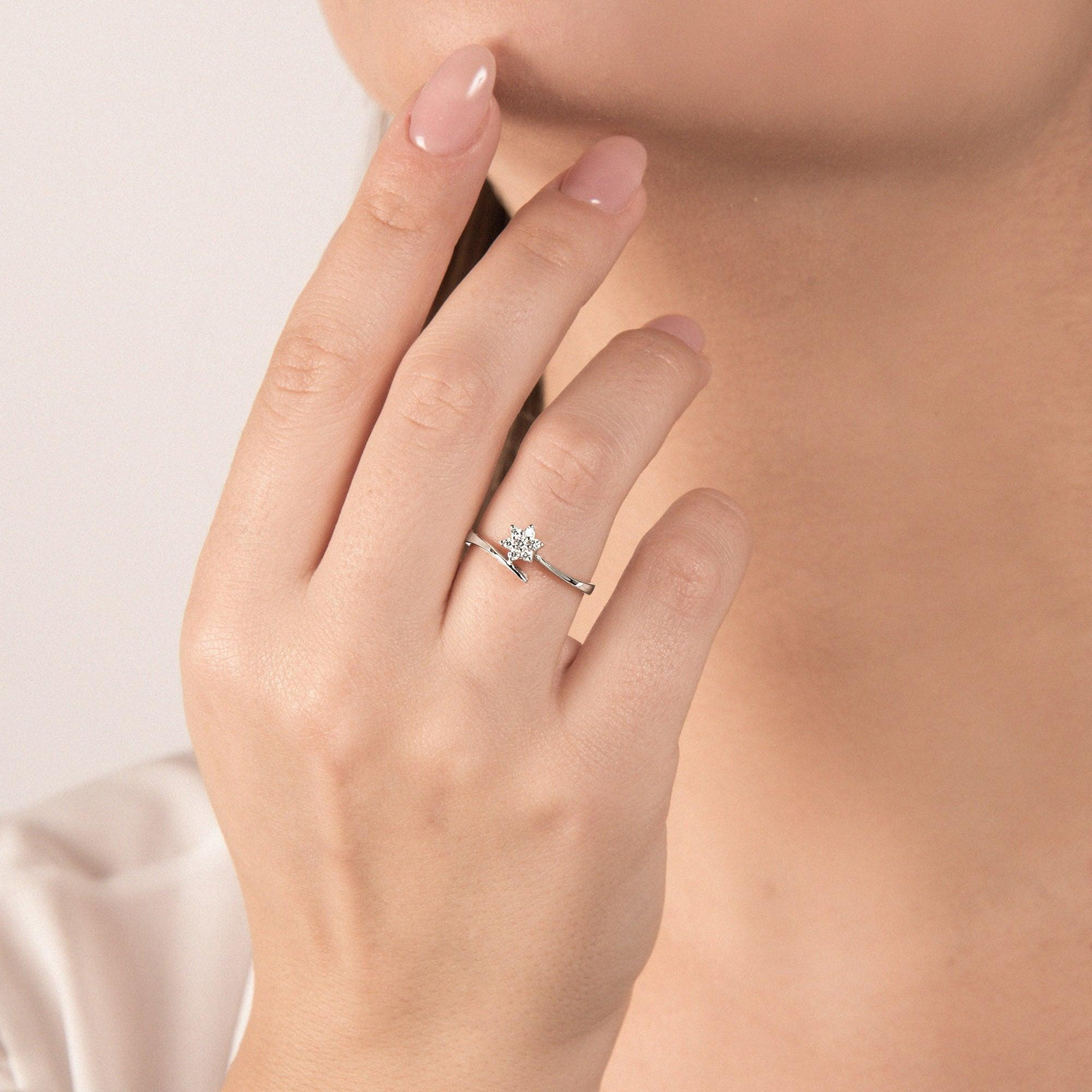 Flower Ring with 0.11ct diamonds - Moregola Fine Jewelry
