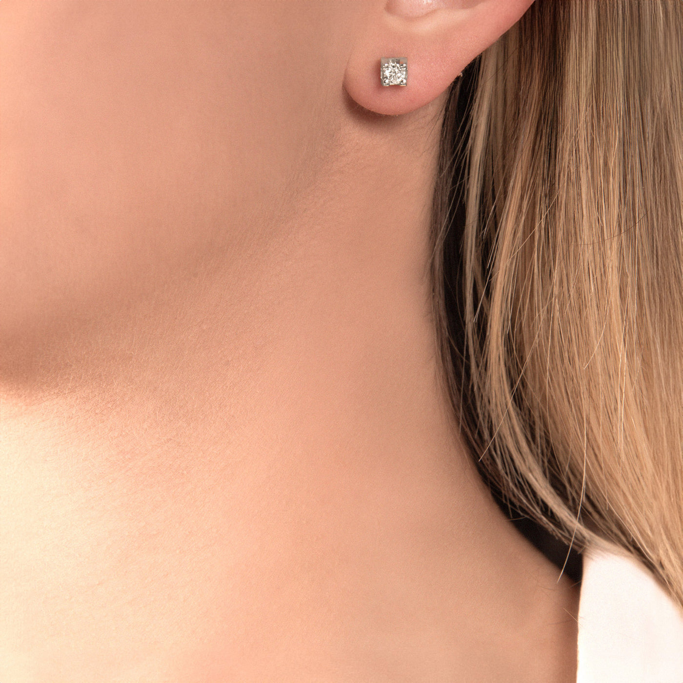 18kt Ohrstecker aus Weißgold mit 0.36ct Diamanten