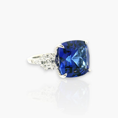 11.40ct Cushion Tanzanit Ring