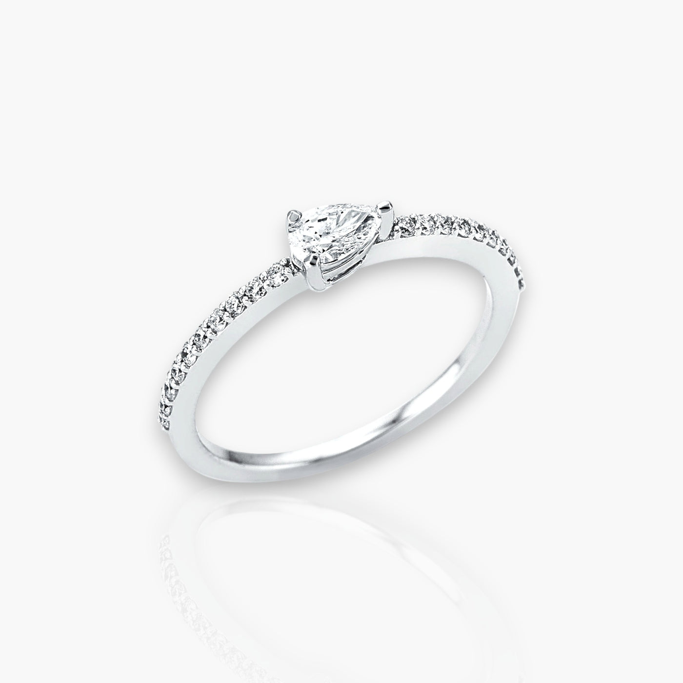 18kt White Gold Ring, Pear Diamond