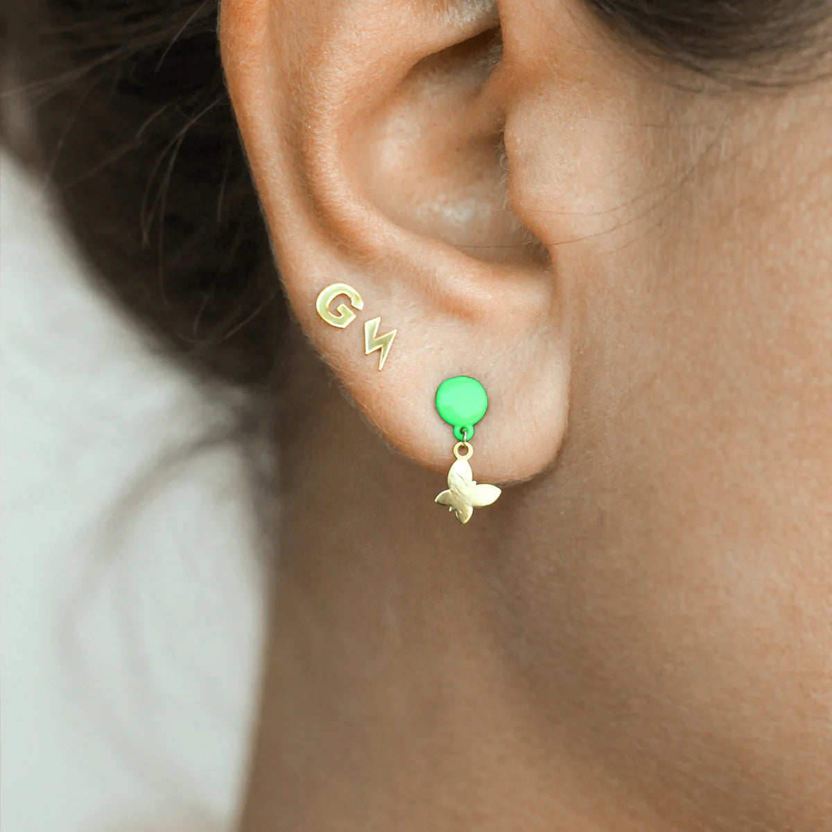 Mono Earring with 18kt gold butterfly and painted silver button