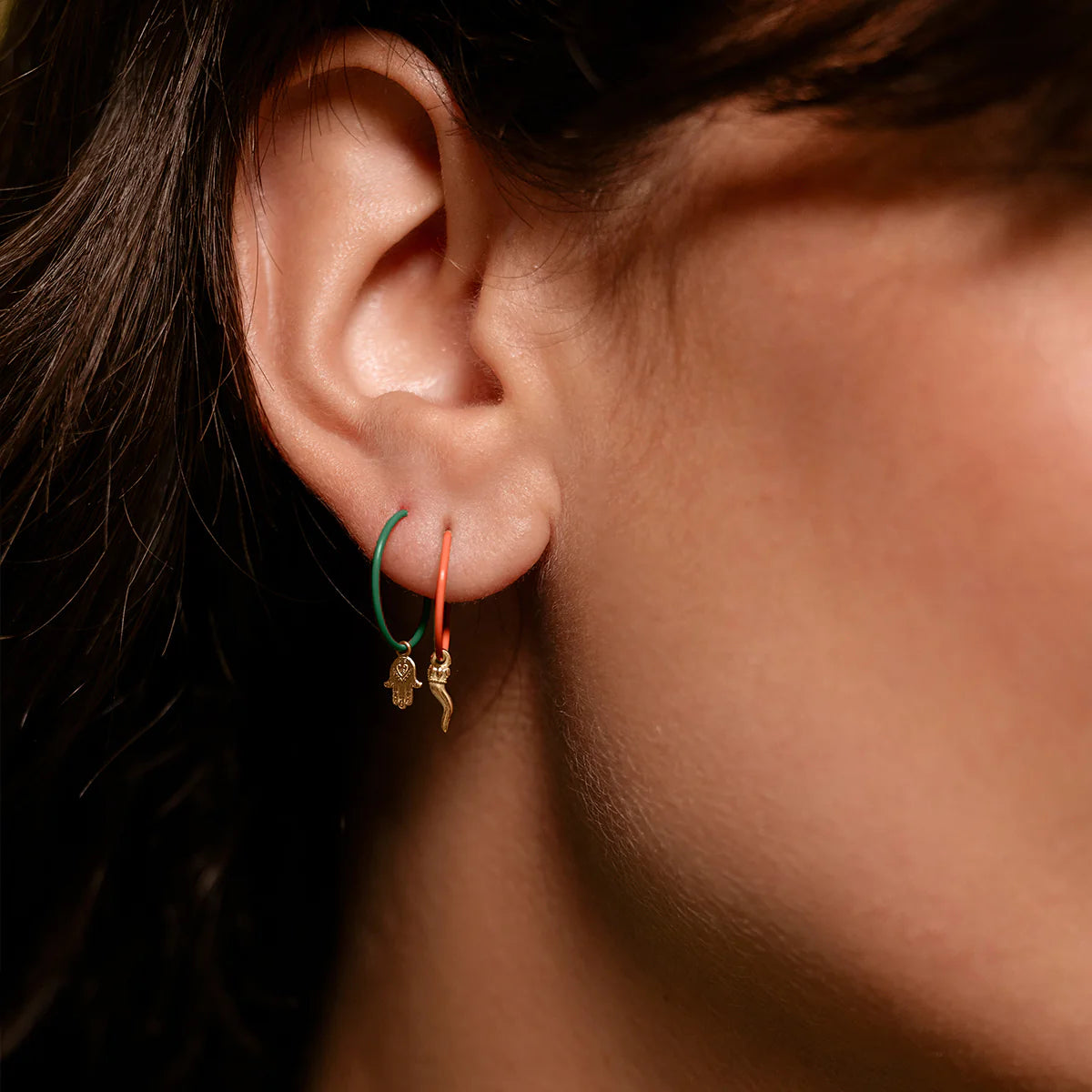 Mono Earring with 18kt gold hand of fatima and painted silver hoop - Moregola Fine Jewelry