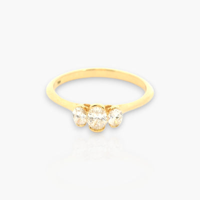 18kt Yellow Gold Ring with 3 Oval-shaped Diamonds