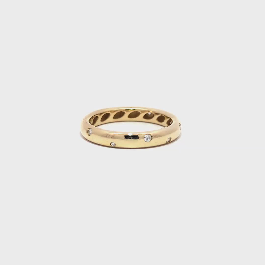 Wedding Band - Yellow Gold with small brilliants