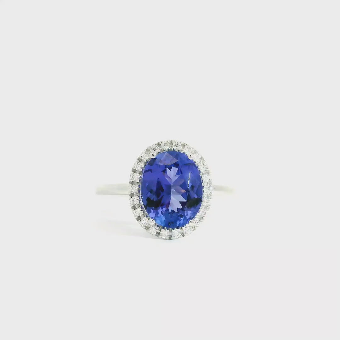Ring aus 18 Karat Weißgold mit blauem Tansanit und Diamanten.