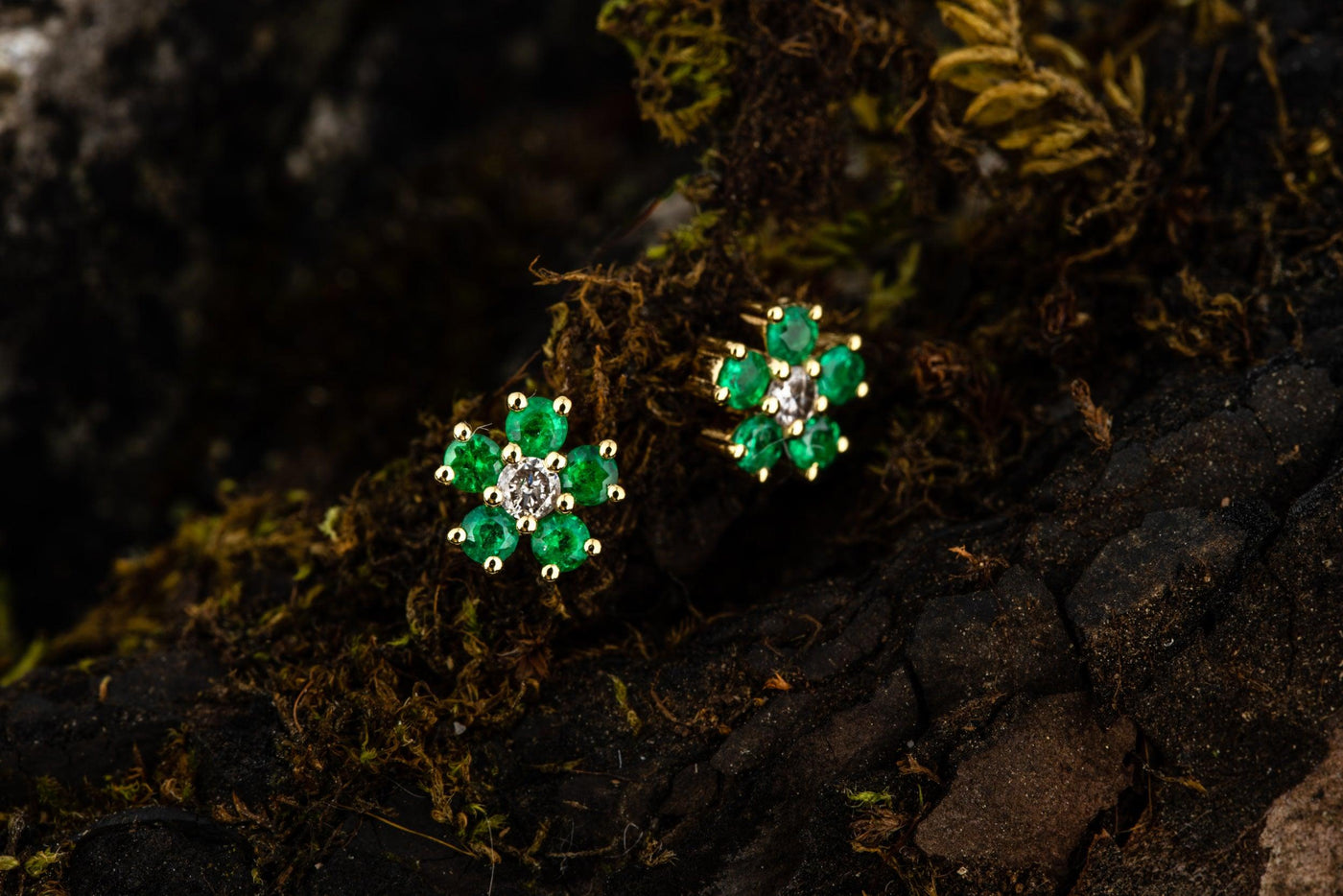 Emerald Daisy Earrings - Moregola Fine Jewelry