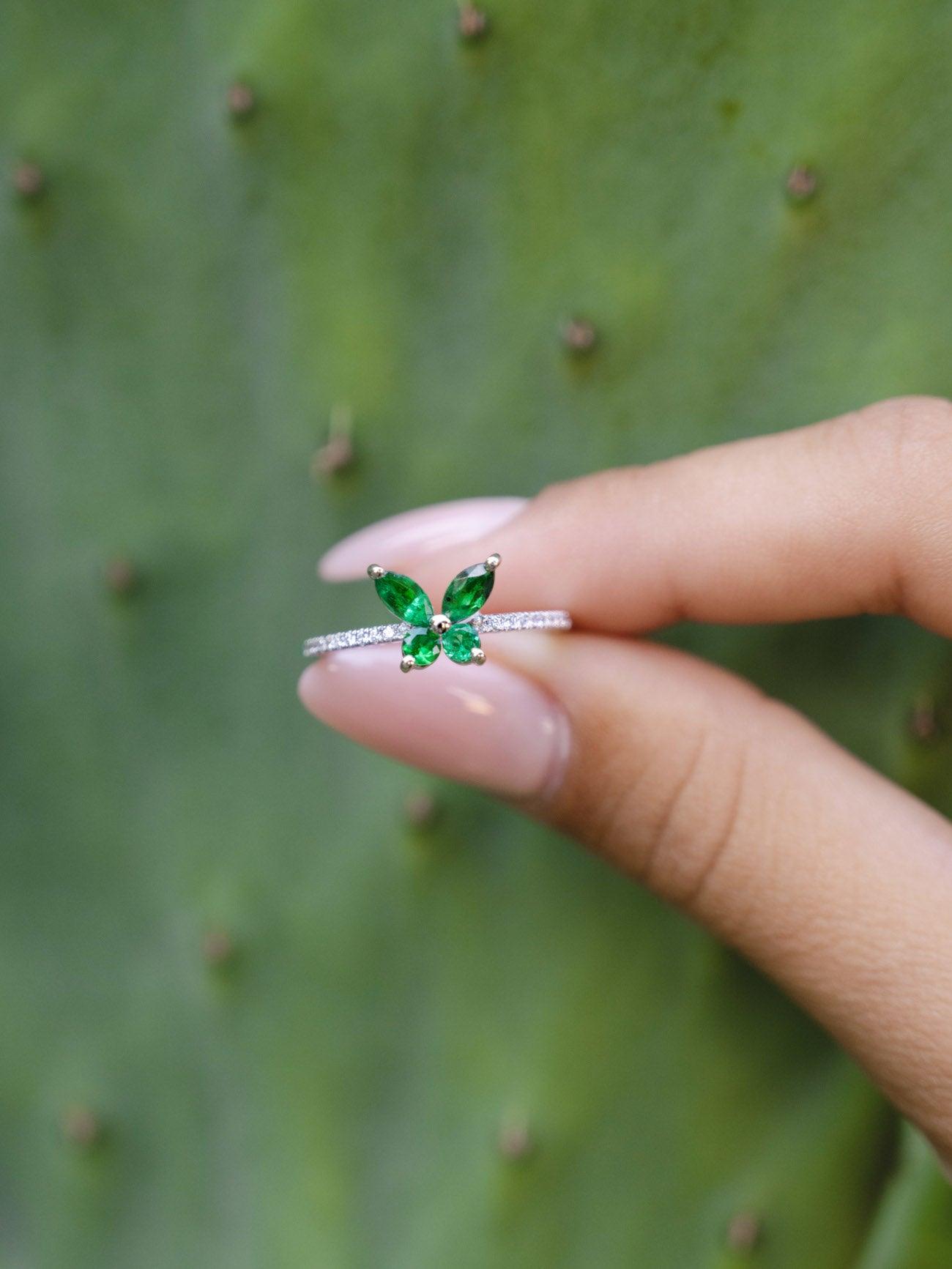 Butterfly Ring With White Gold, Diamonds And Emerald - Moregola Fine Jewelry